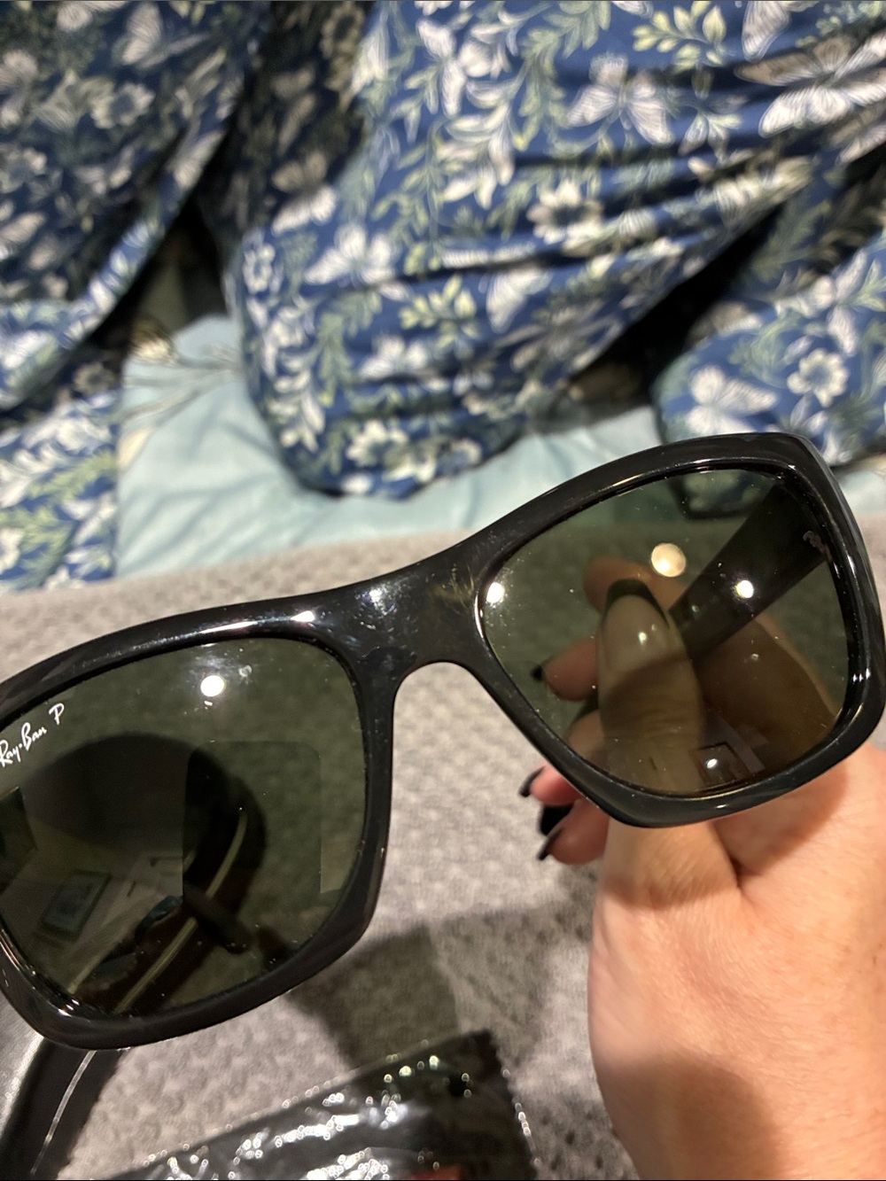 Ray Ban 4194 Sunglasses Black Frame Black Lenses - Picture 8 of 9
